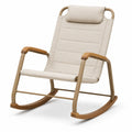 Chaise berçante en tissu polyester beige avec cadre métal et accoudoirs en bois
